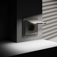 Розетка с заземлением, защитными шторками и крышкой S70 (шелк) / Voltum VLS040304